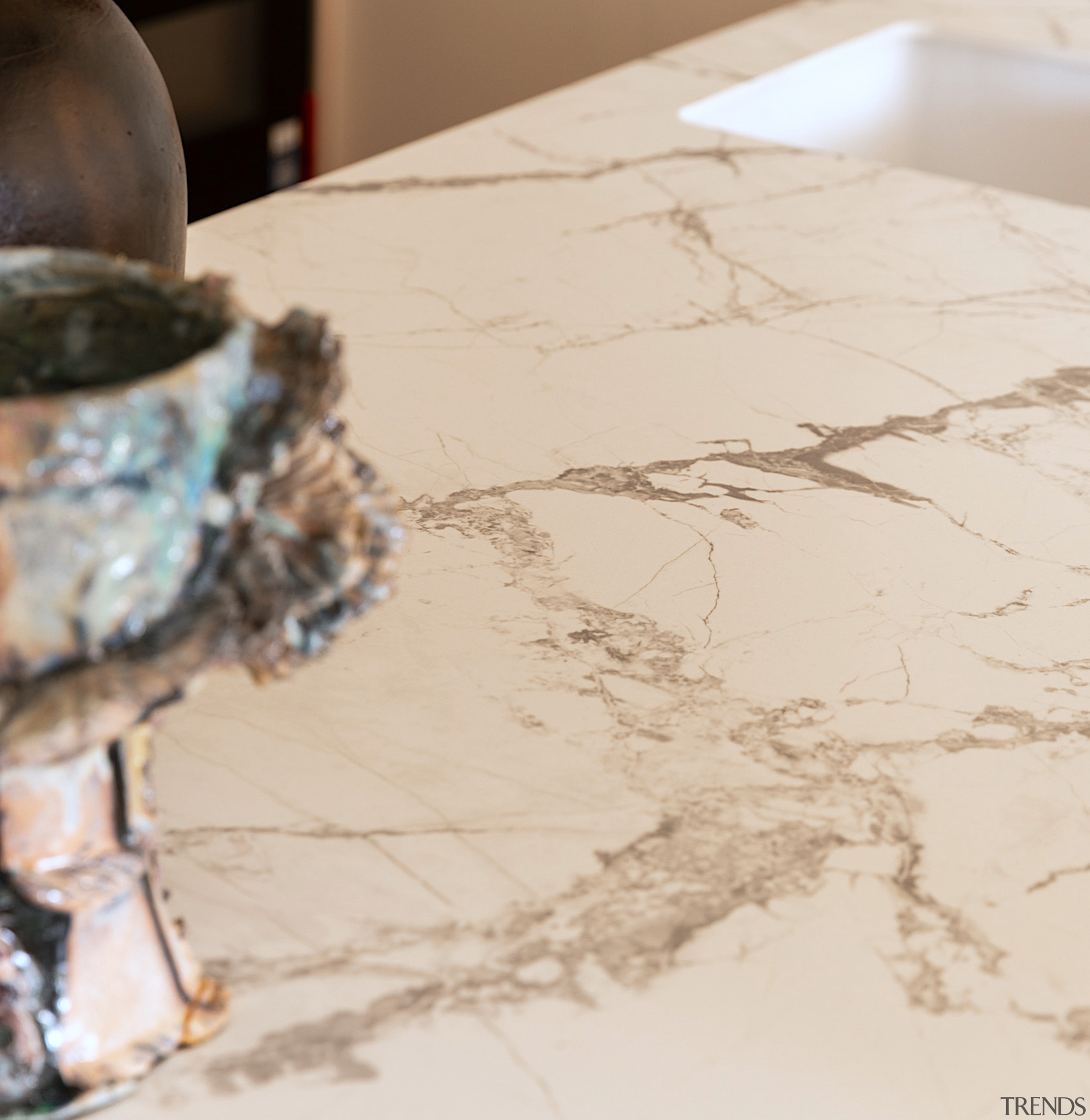 Veined Invisible White Porcelain benchtop in Laminam. 