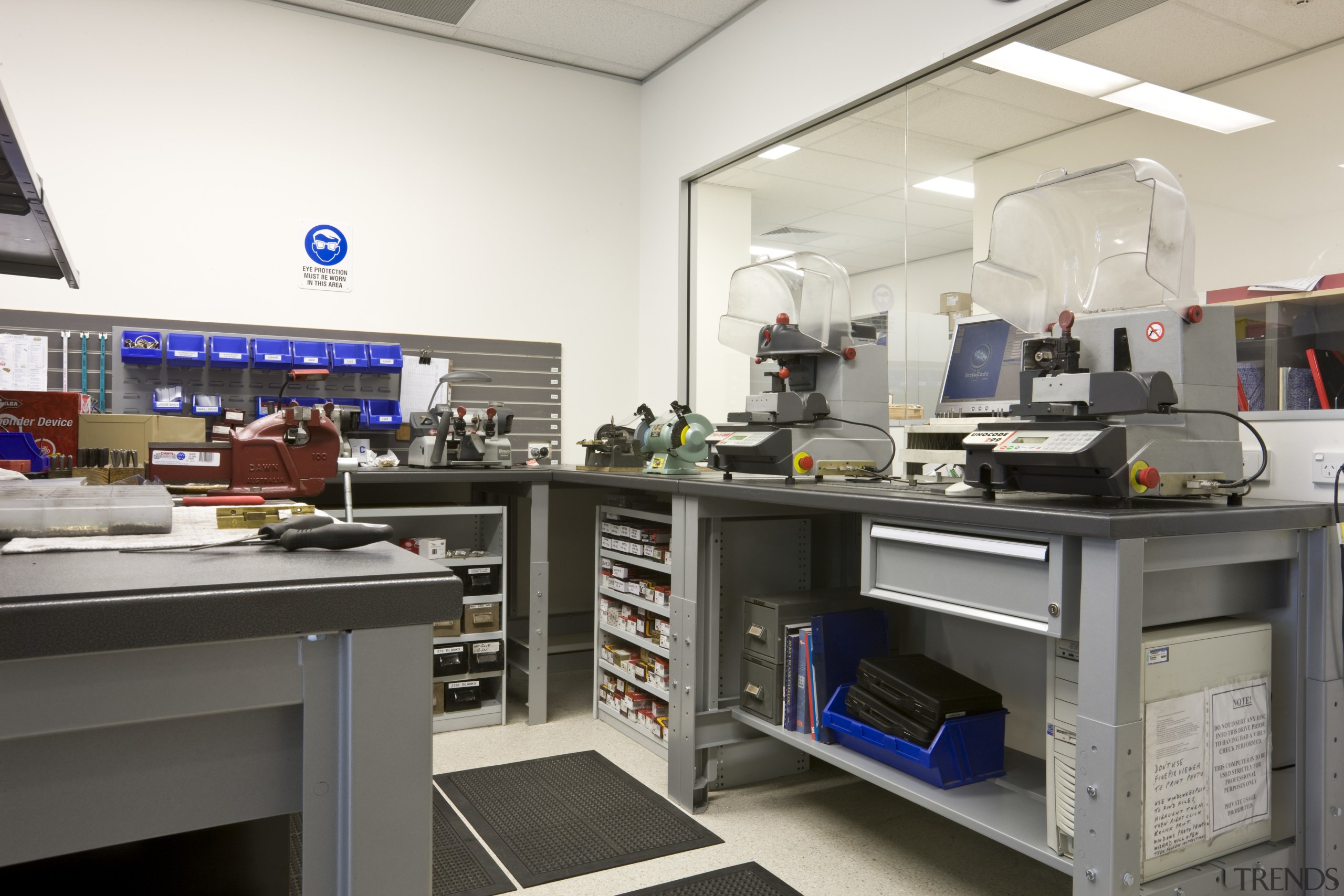 Image of desk and shelving supplied by The white