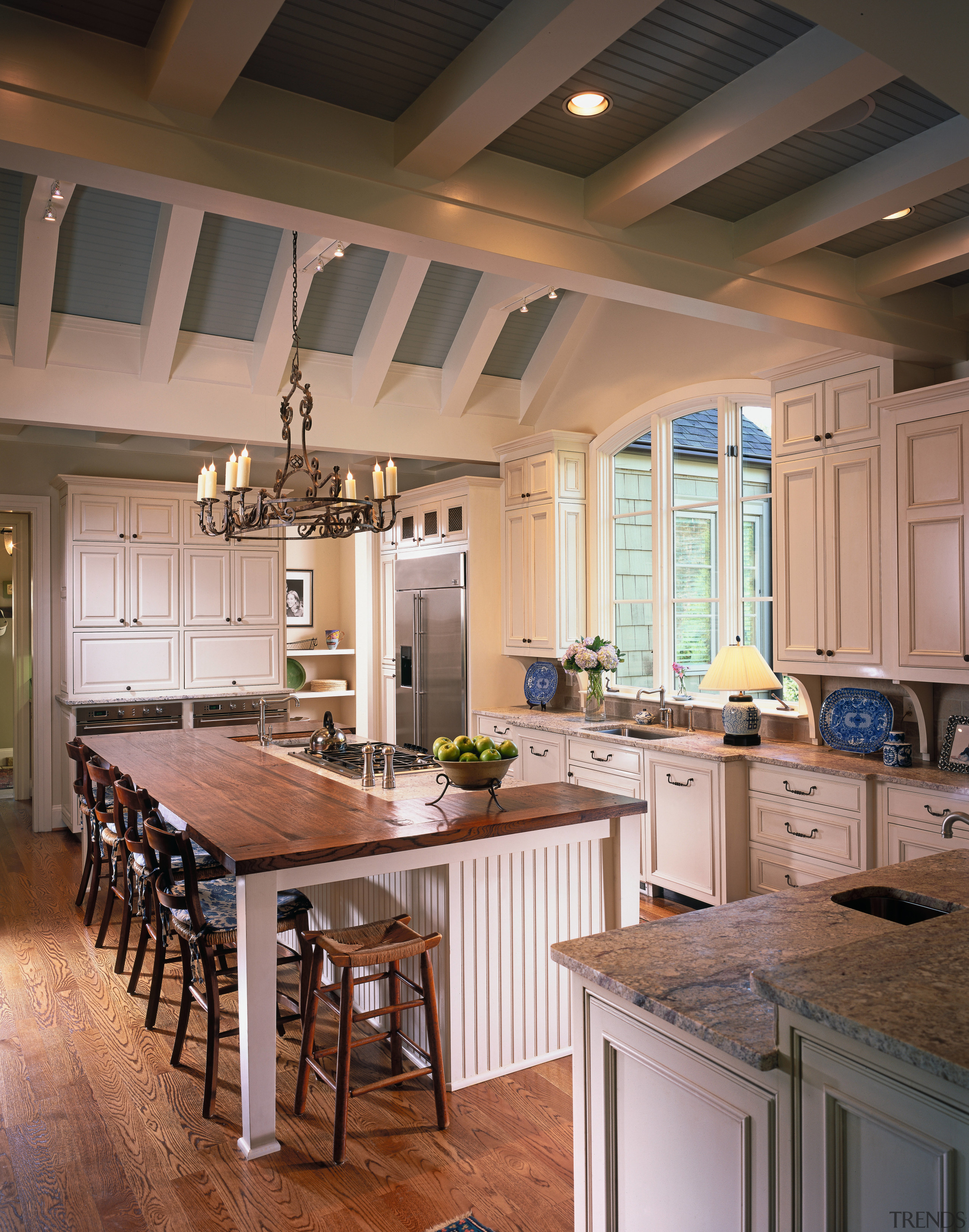 A view of the entire kitchen. - A beam, cabinetry, ceiling, countertop, cuisine classique, home, interior design, kitchen, real estate, room, brown