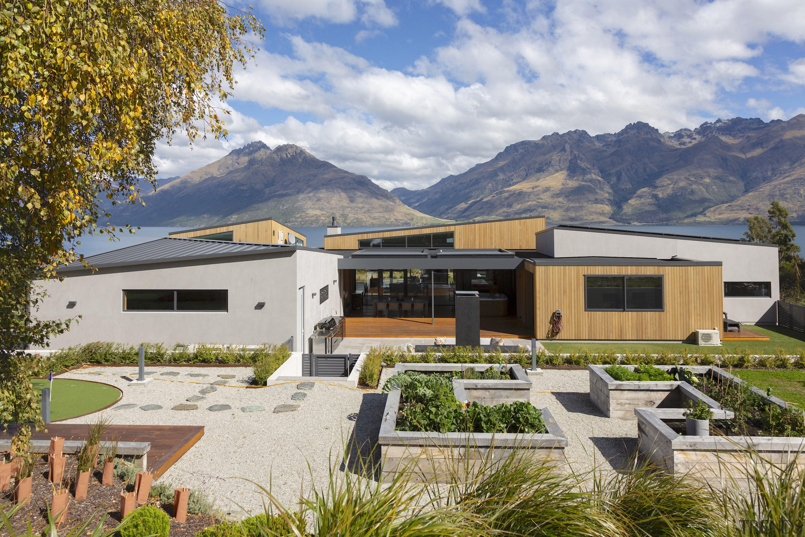 The rear of the mountain home complete with 