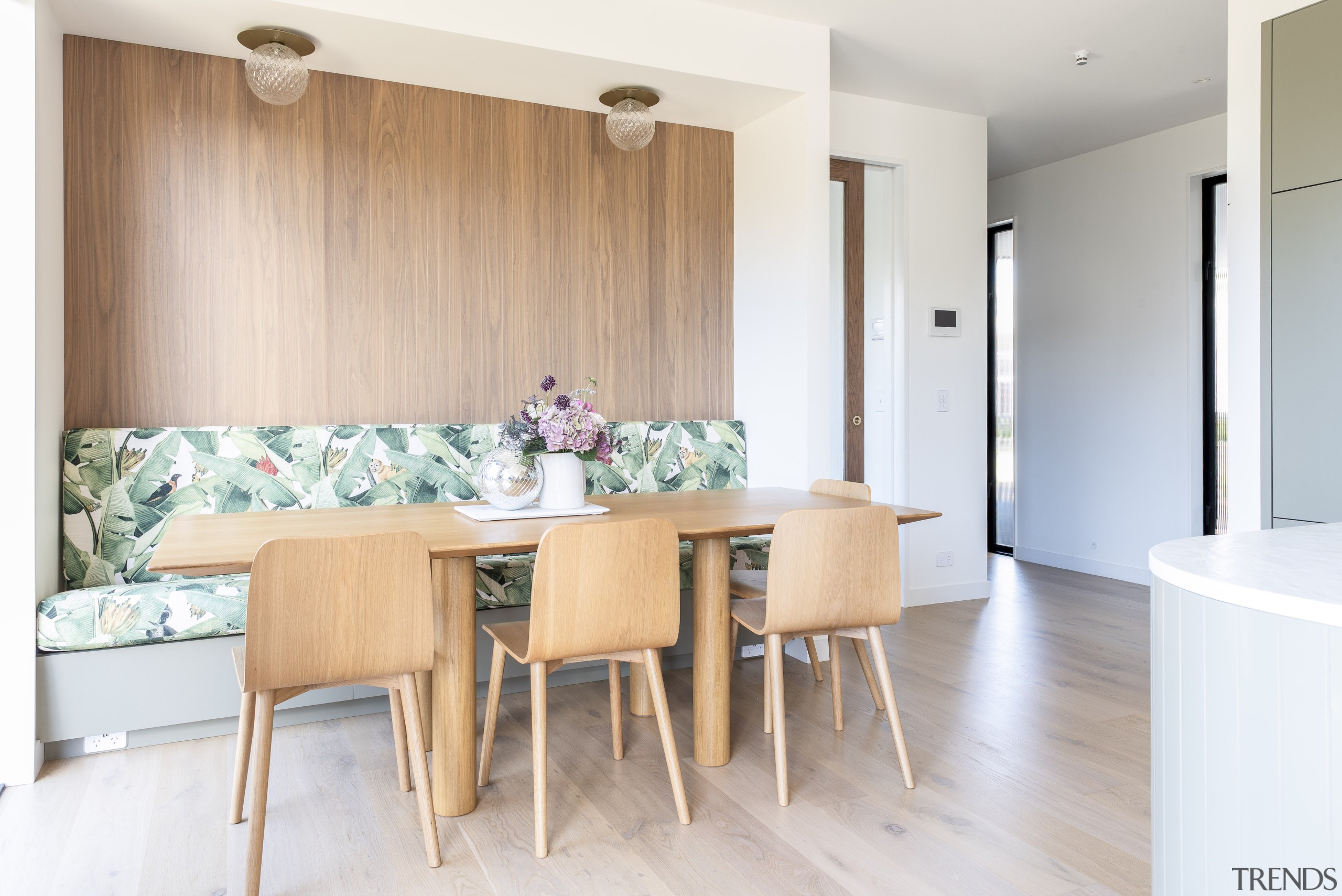 The 50s-style dining nook features walnut-veneer panelling. Combining 