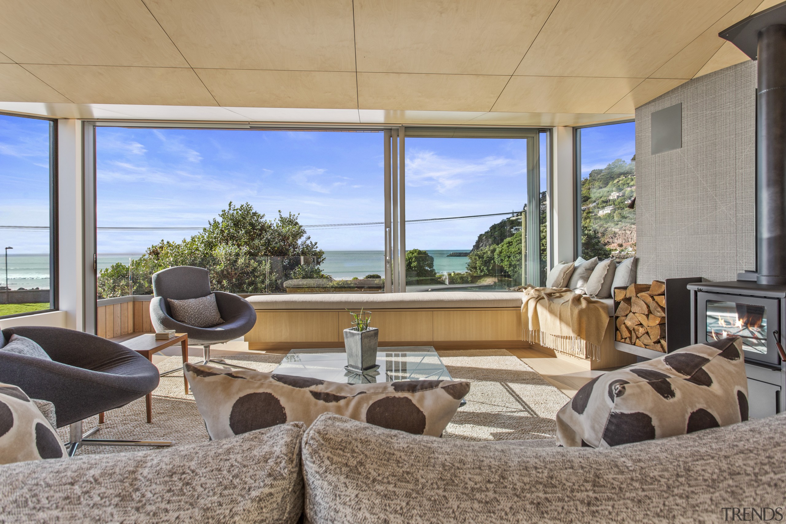 Sliding windows optimise views and when drawn back 