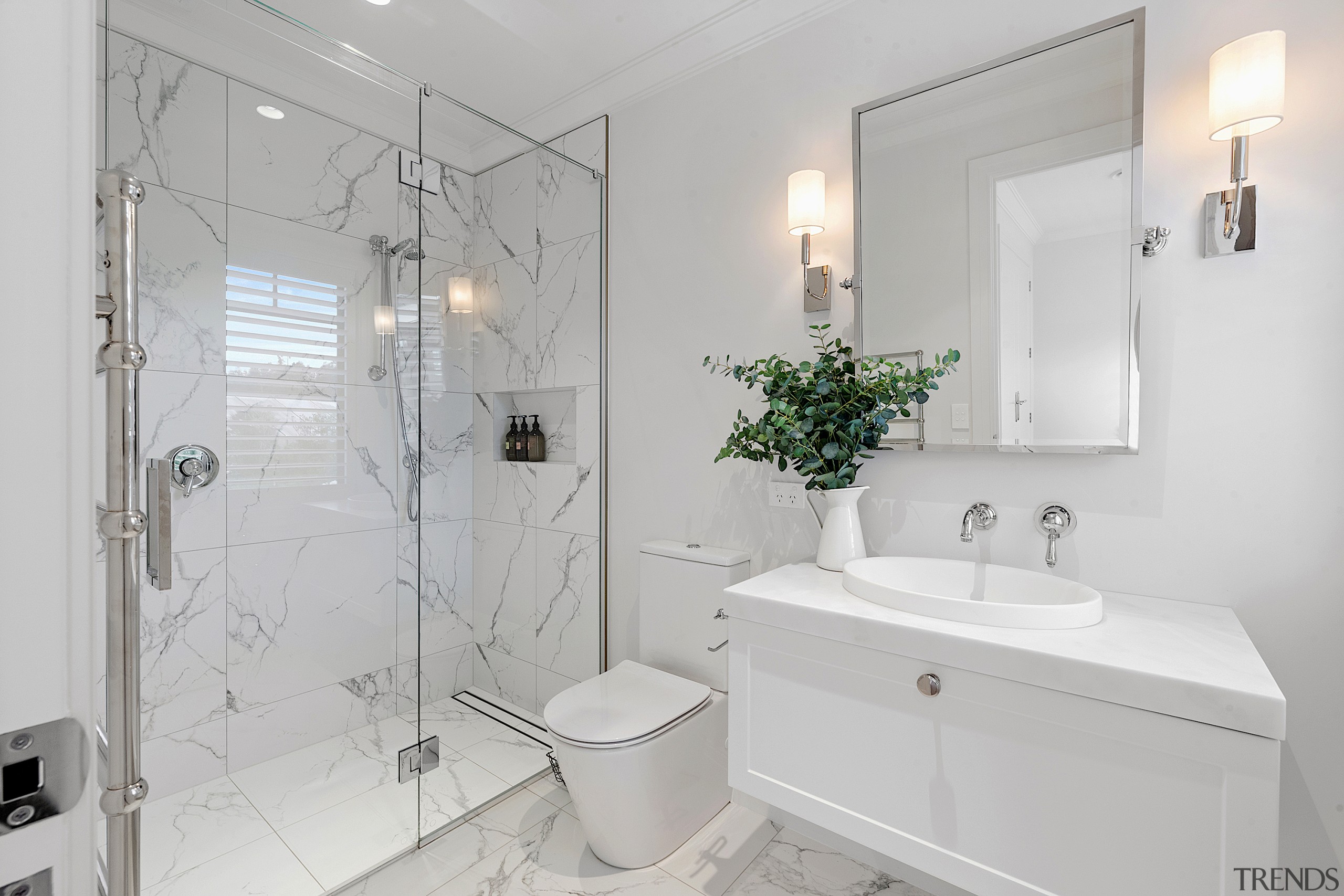 Guest bathroom. - Large on lifestyle - 
