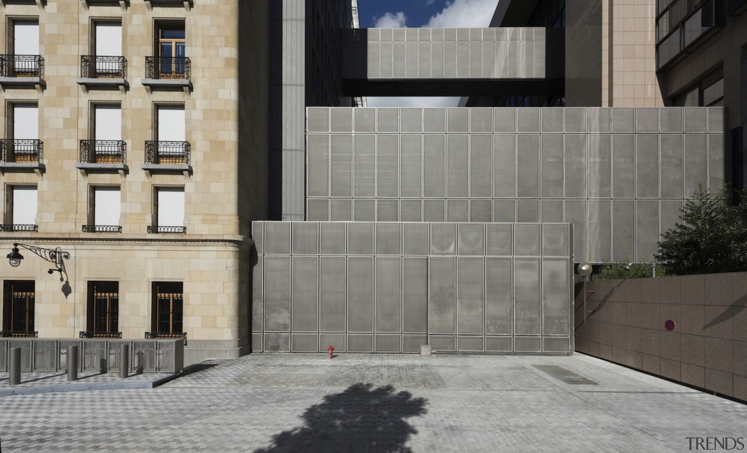 This new headquarters for the European Union Council architecture, building, facade, residential area, wall, window, gray