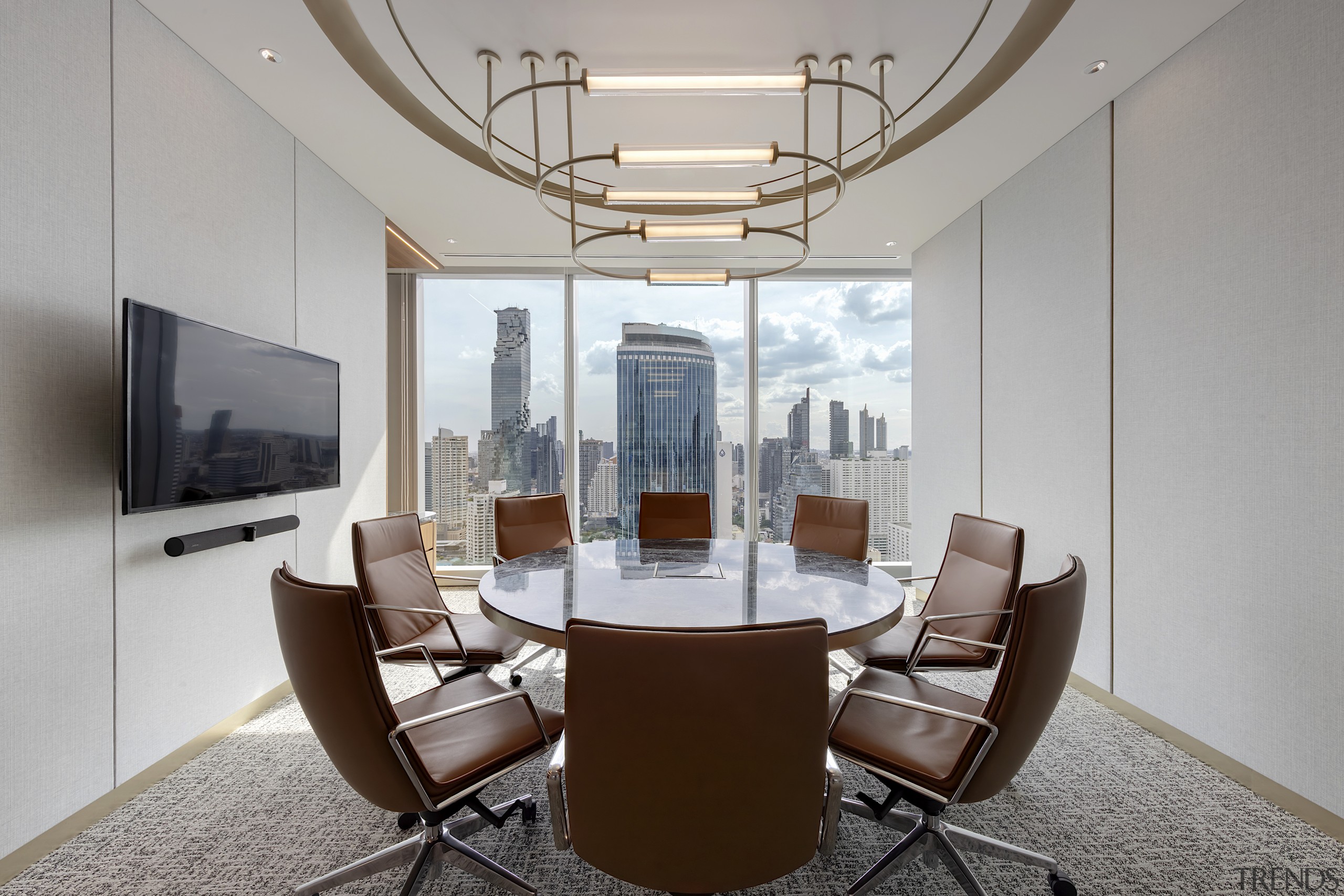 Circle Room 29F. - Let me entertain you 