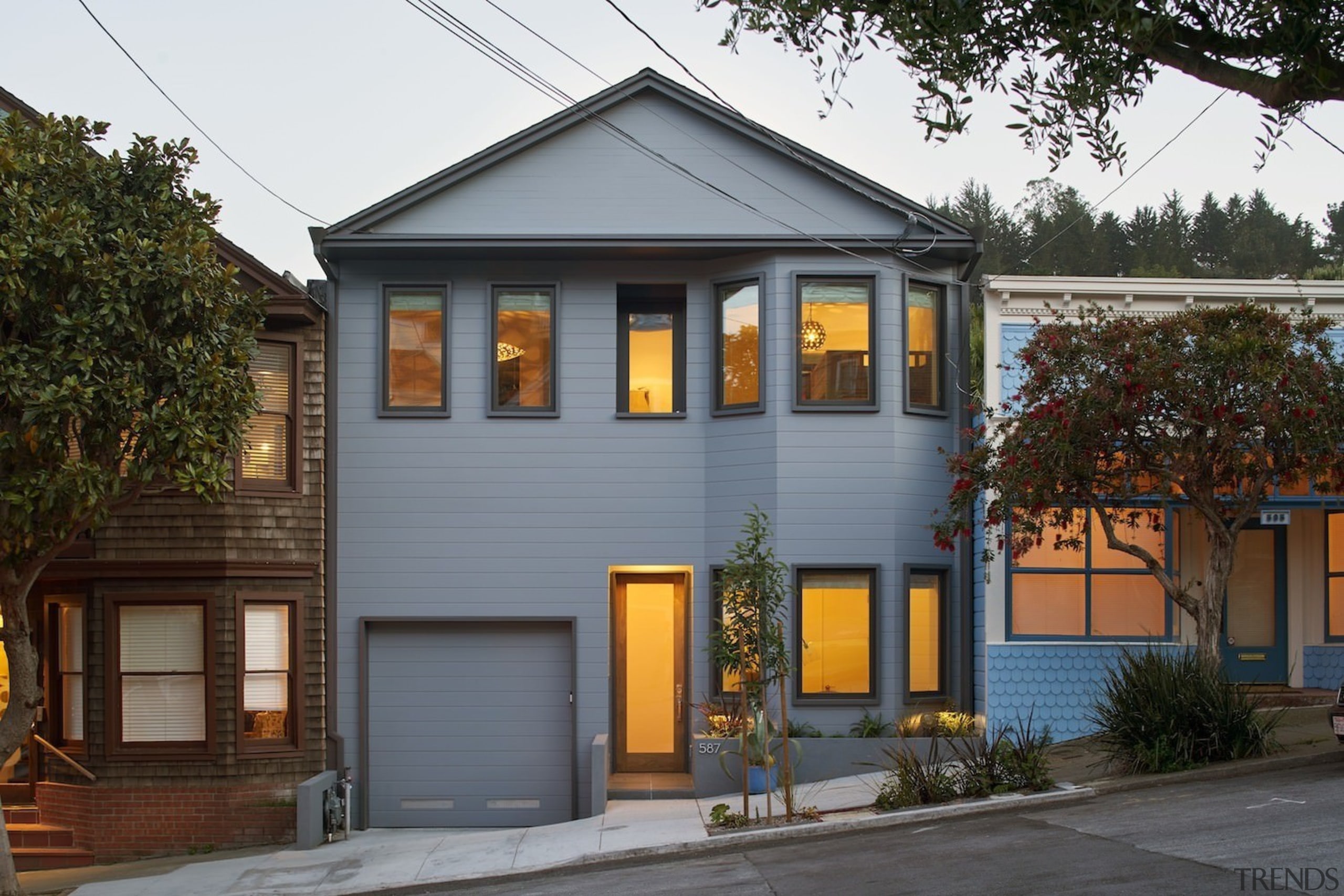 Architect: Schwartz and Architecture: SaAPhotography by Bruce building, facade, home, house, property, real estate, residential area, siding, window, gray, brown