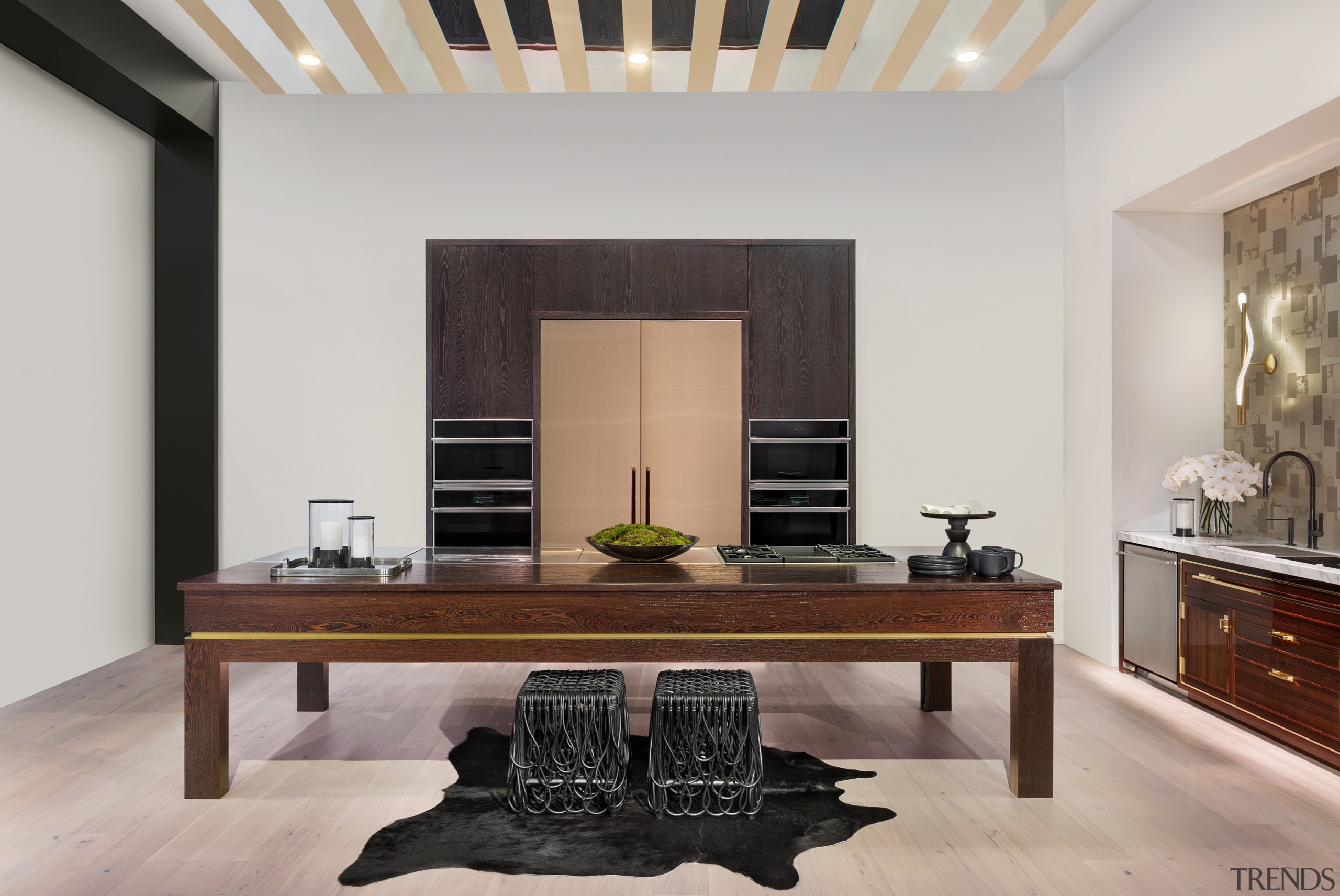 Anuszkiewicz continues to integrate spaces and blend their gray