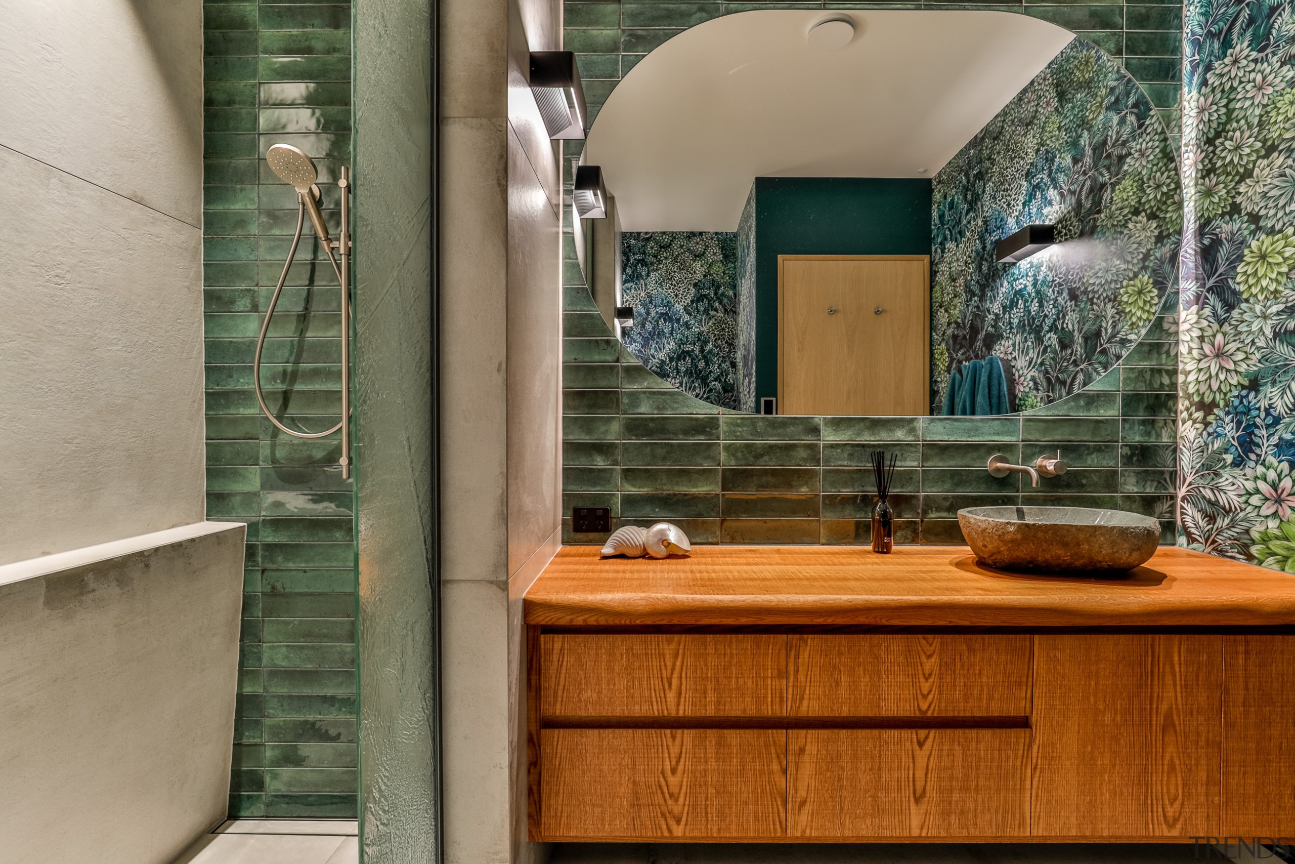 Another view of maaster ensuite. - As the 