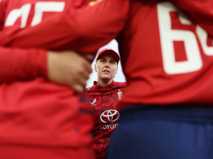 Nat Sciver-Brunt Huddle