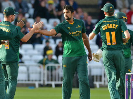 Ish Sodhi and Harry Gurney celebrate