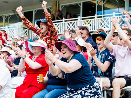 Crowd Women's Ashes