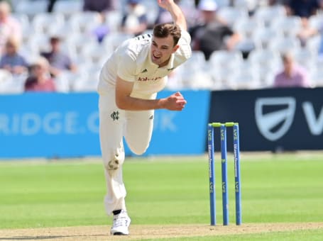 Toby Pettman bowling v Hampshire July 2023