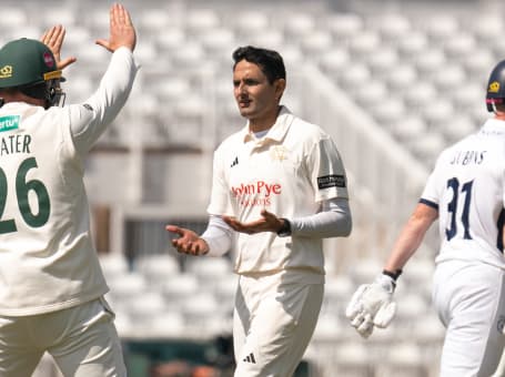 Abbas celebration v Hampshire