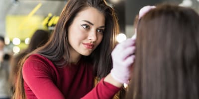 Comment devenir esthéticienne : les règles à savoir