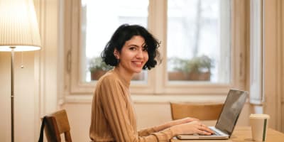 Créer une SAS en étant salarié : guide pratique en 2025