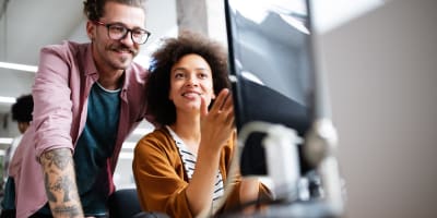 Devenir consultant informatique : Notre guide 2025