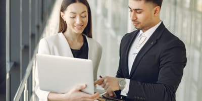 Domiciliation consultant : les règles pratiques 2025