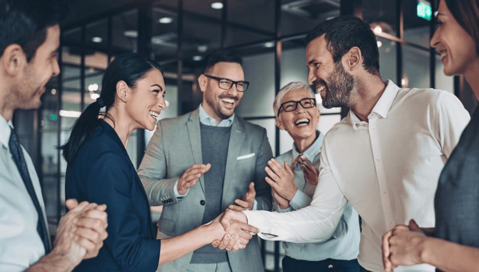 Comment déclarer ses revenus en tant qu'associé non salarié?