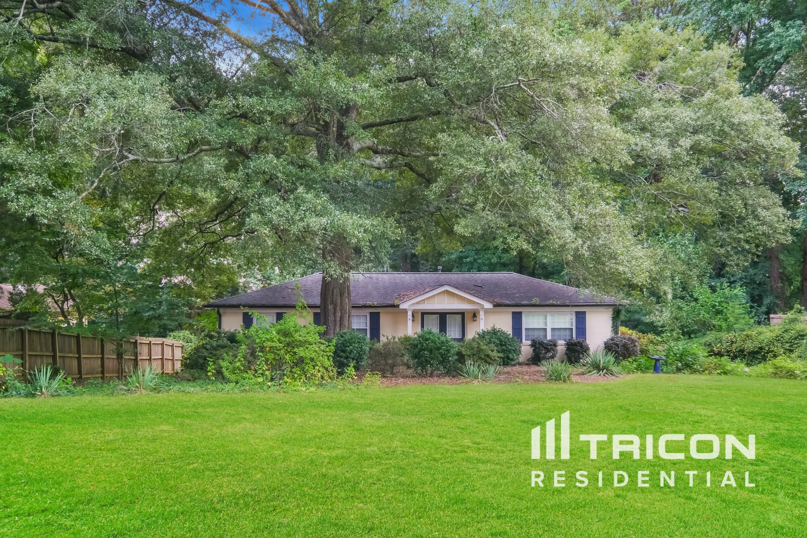 2001 E Lake Dr Marietta GA