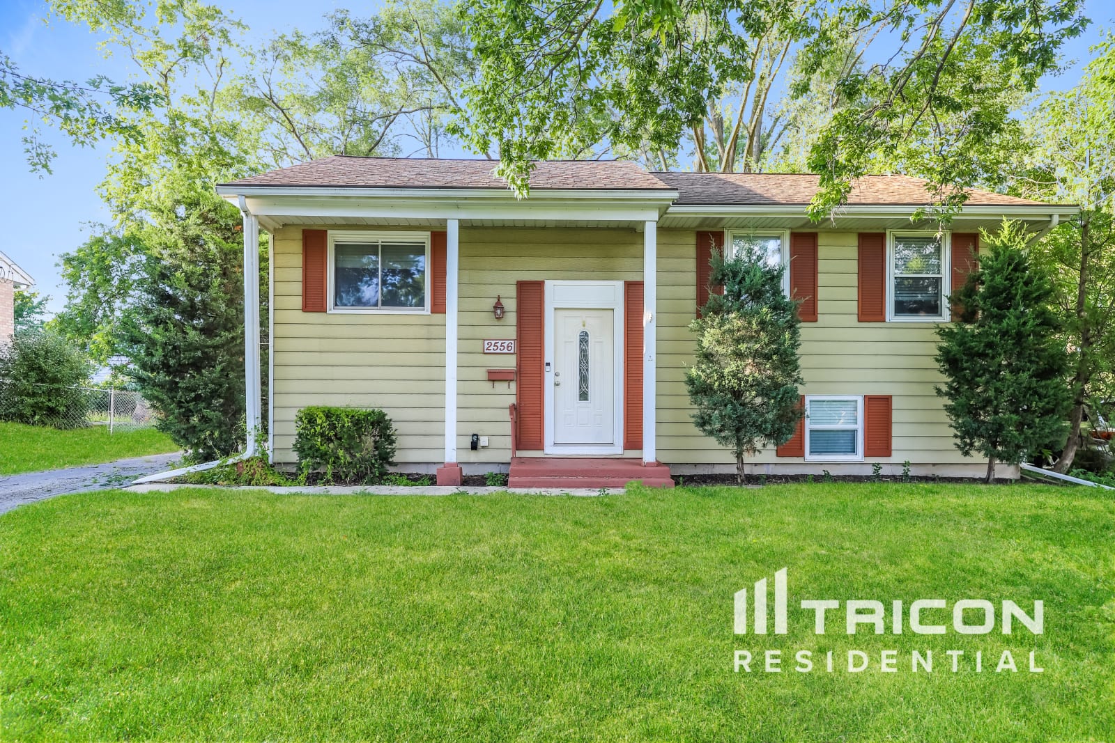 2556 Forest Glen Pkwy Woodridge IL