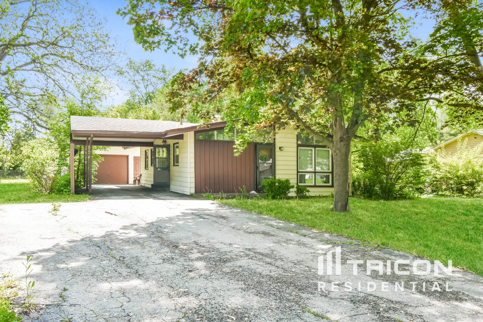 30477 N Oak Grove Ave Libertyville IL