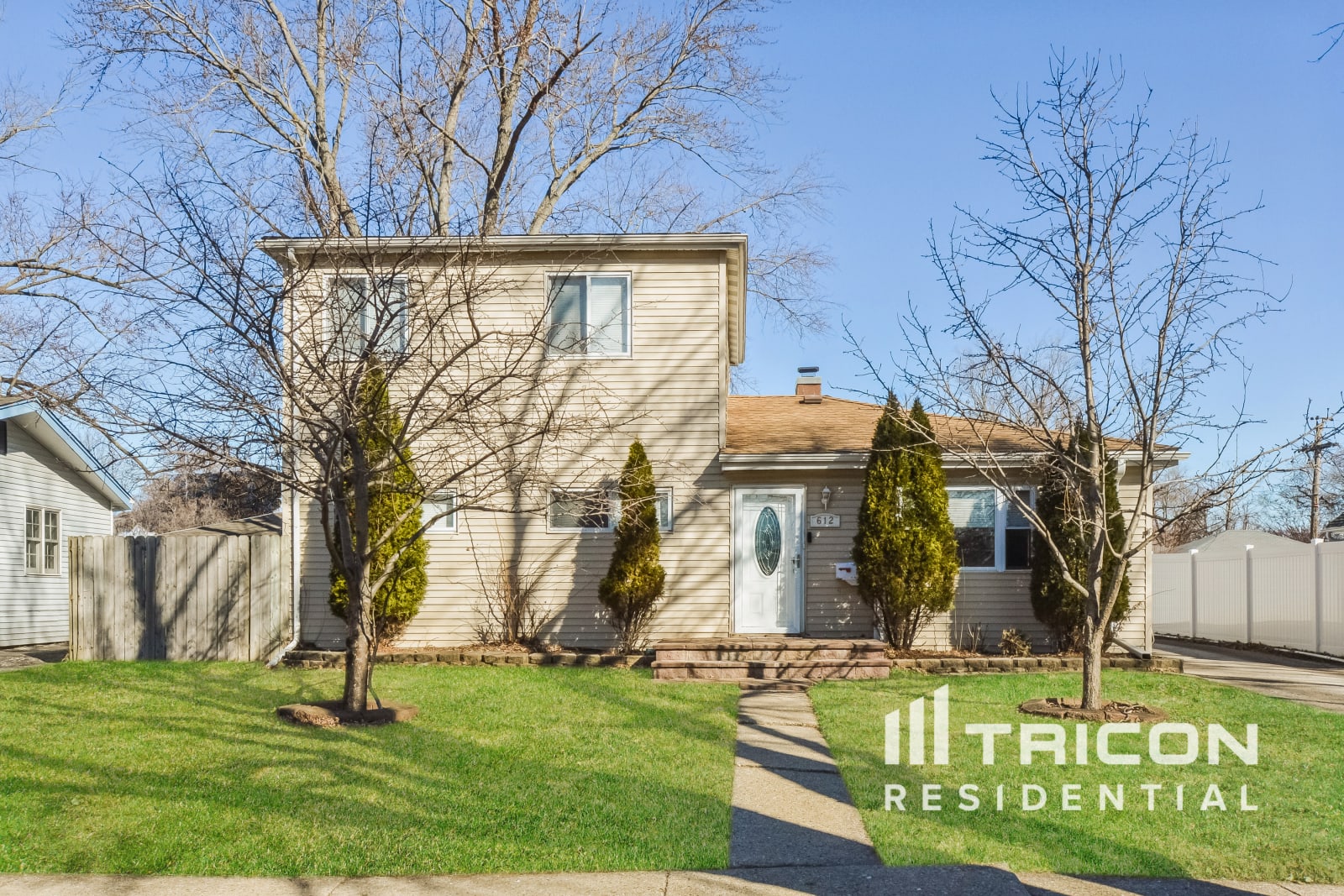 612 W James St Villa Park IL