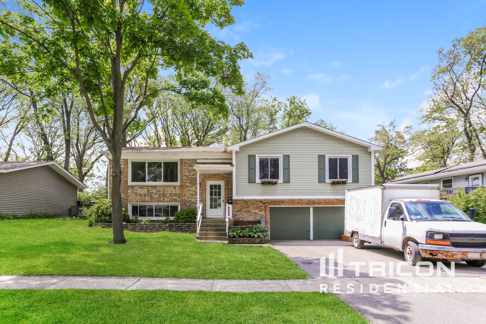 7924 Oakview Lane Woodridge IL