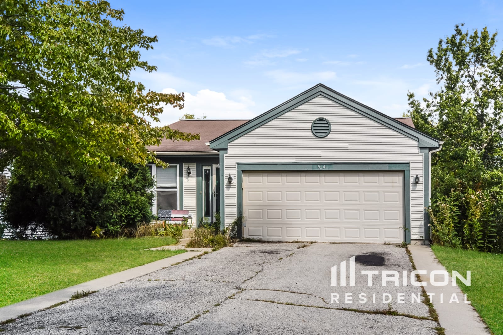 924 Deer Trail Round Lake Beach IL