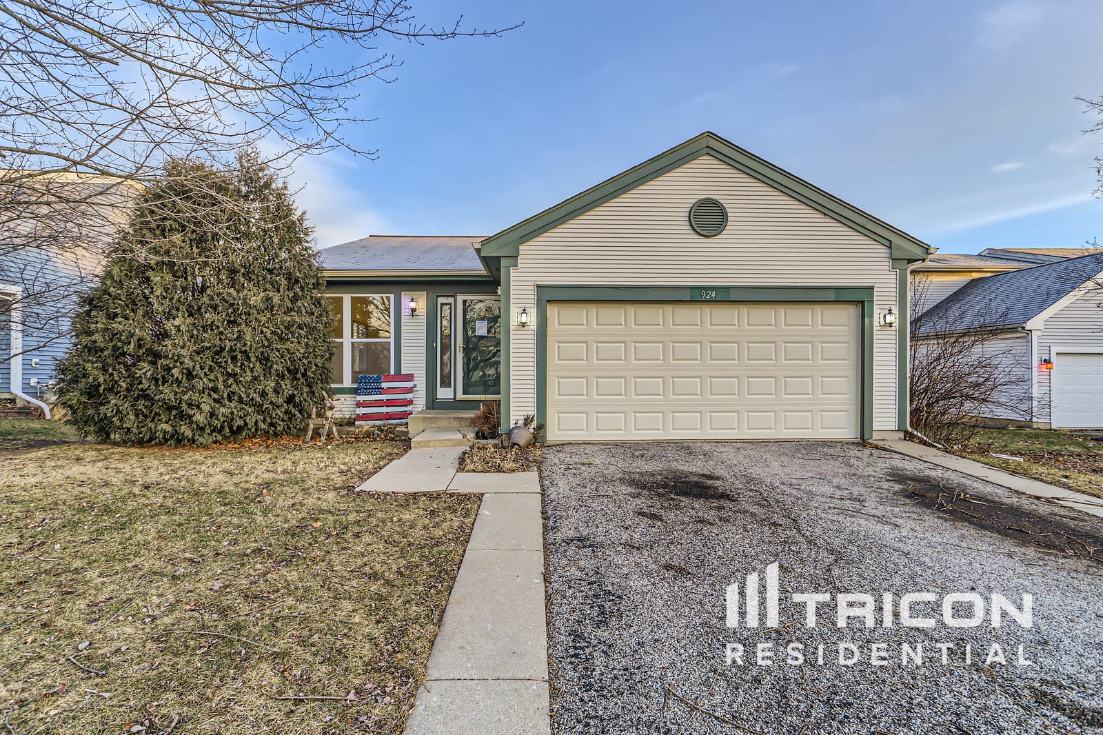 924 Deer Trail Round Lake Beach IL