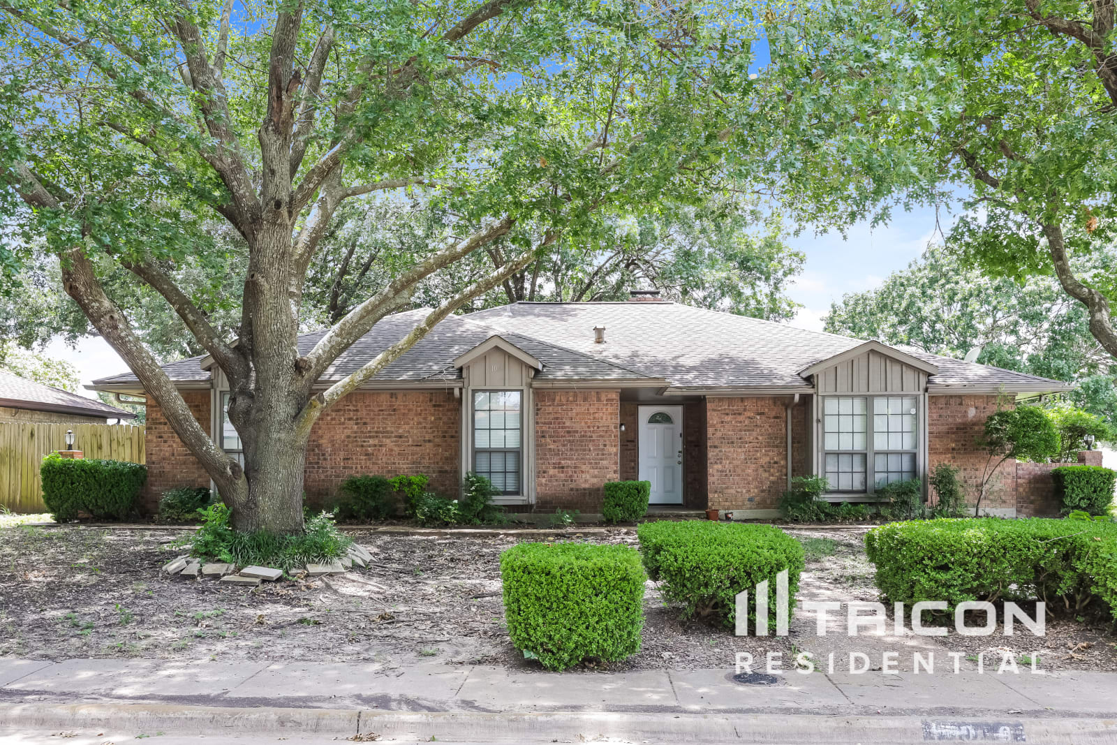 100 Hacienda Dr Waxahachie TX