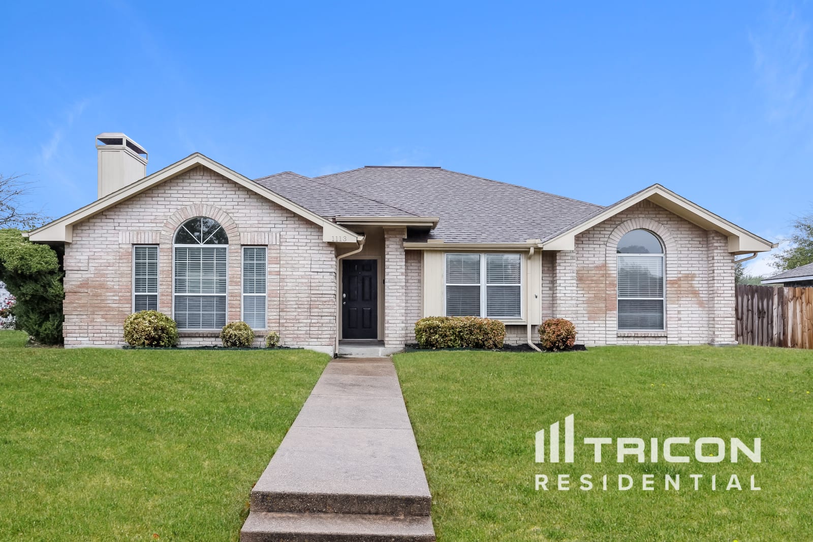 1113 Rosewood Lane Lancaster TX