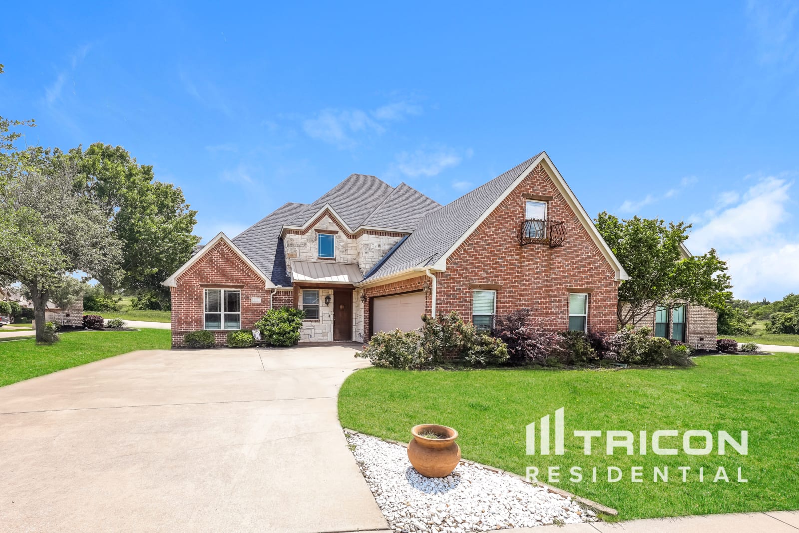 1312 Miles Ct Ennis TX