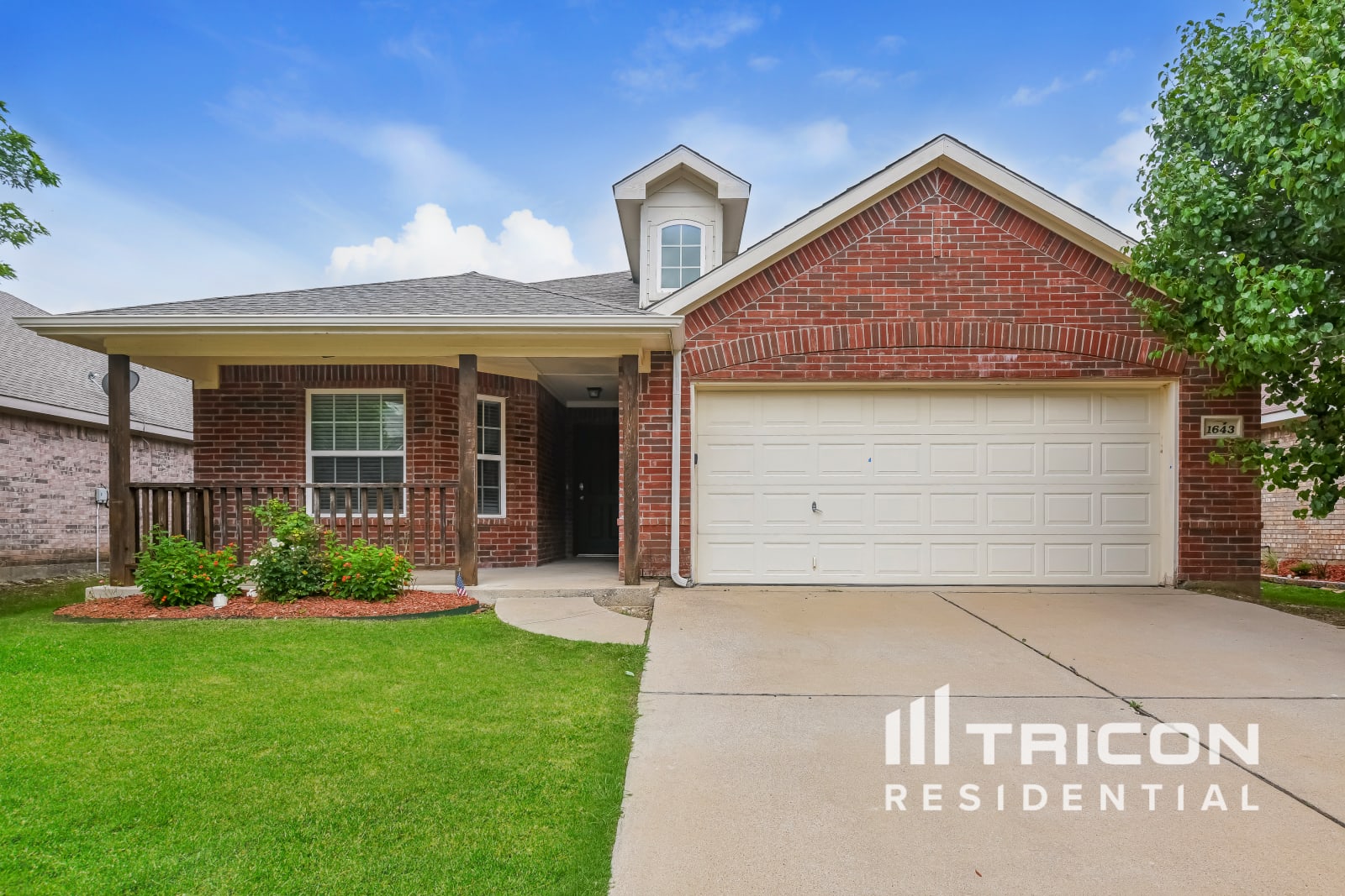 1643 Hillside Drive Waxahachie TX