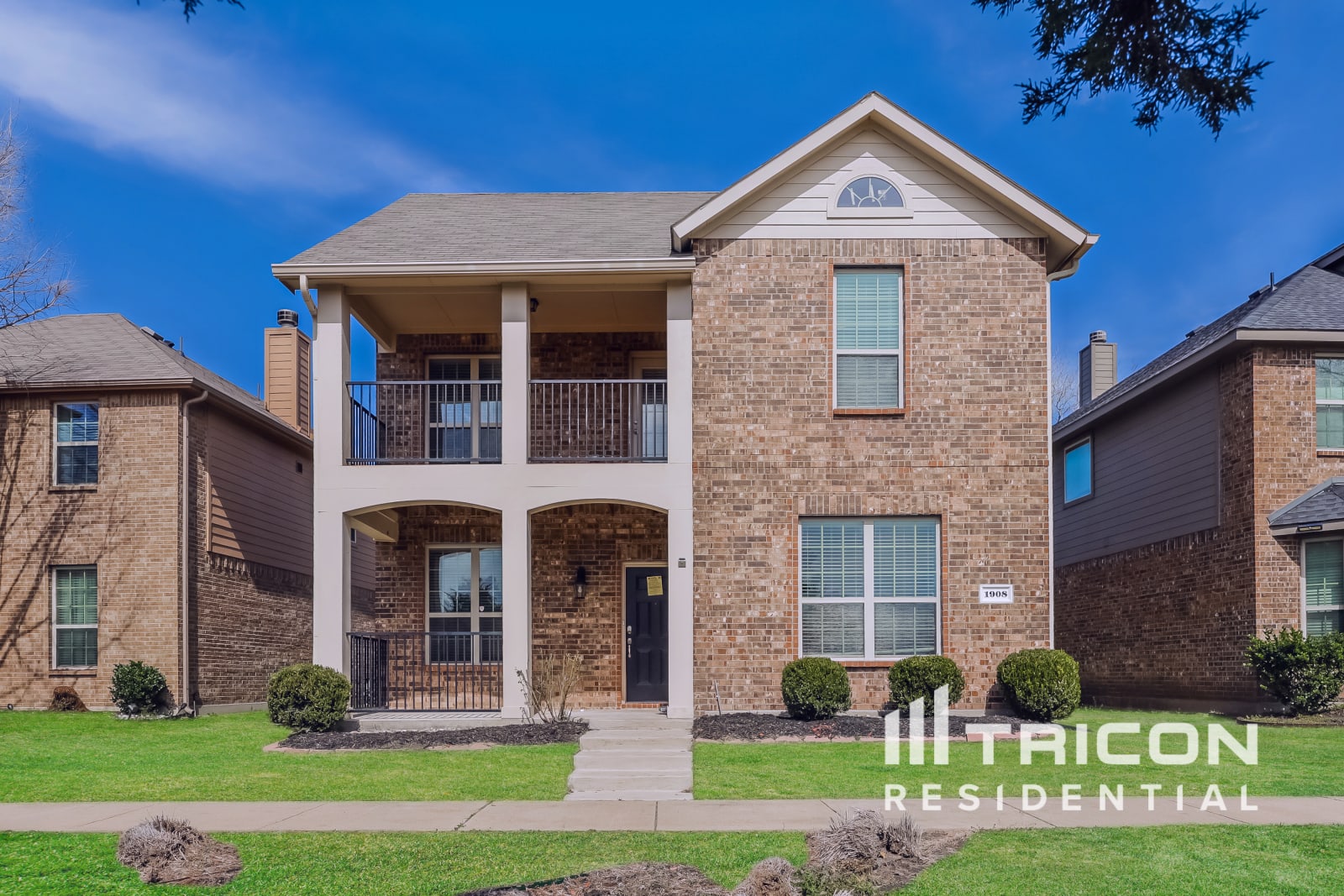 1908 Parkside Mews Lancaster TX