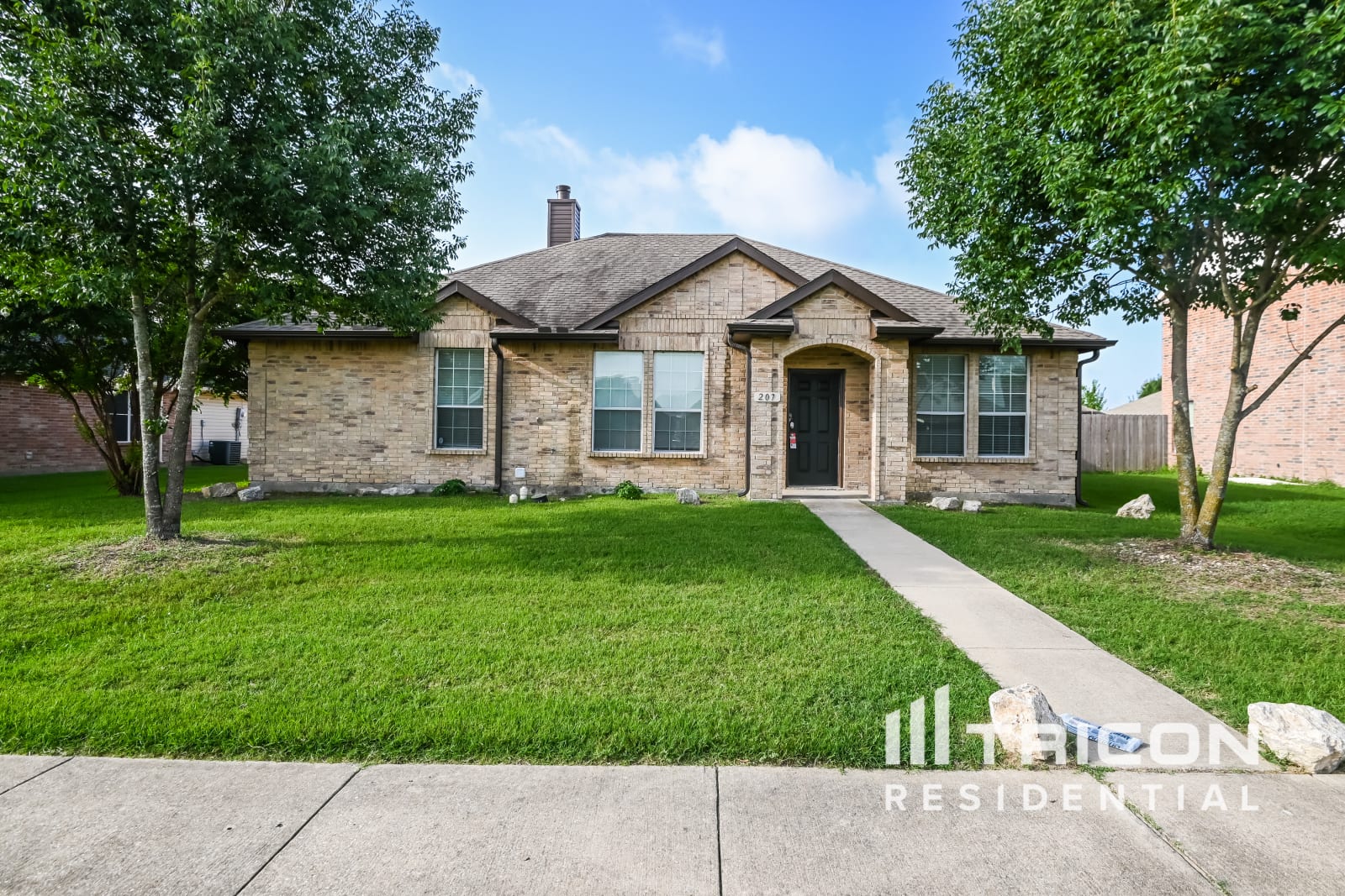 207 Moonlight Drive Red Oak TX