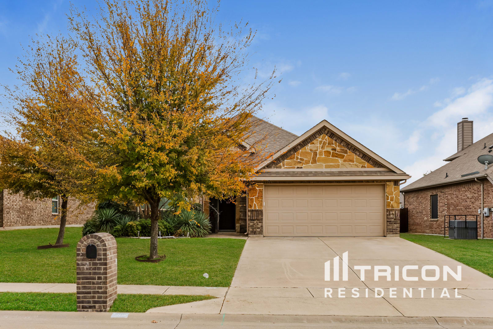 208 Valley View Drive Waxahachie TX