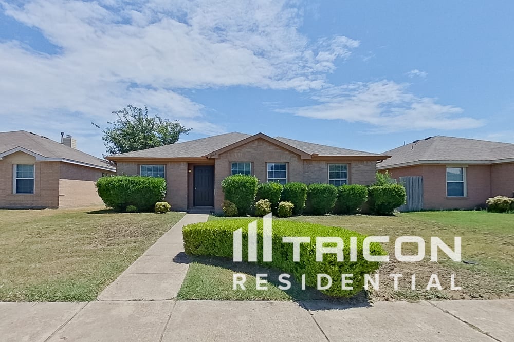 2922 Marquis Ln Lancaster TX