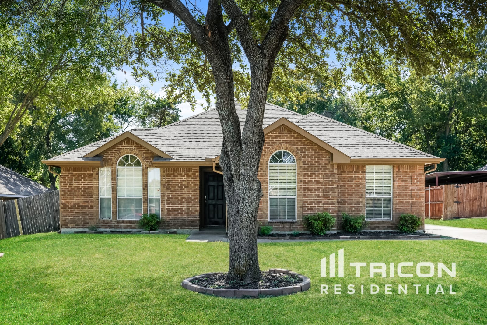352 N Beltwoods Drive DeSoto TX