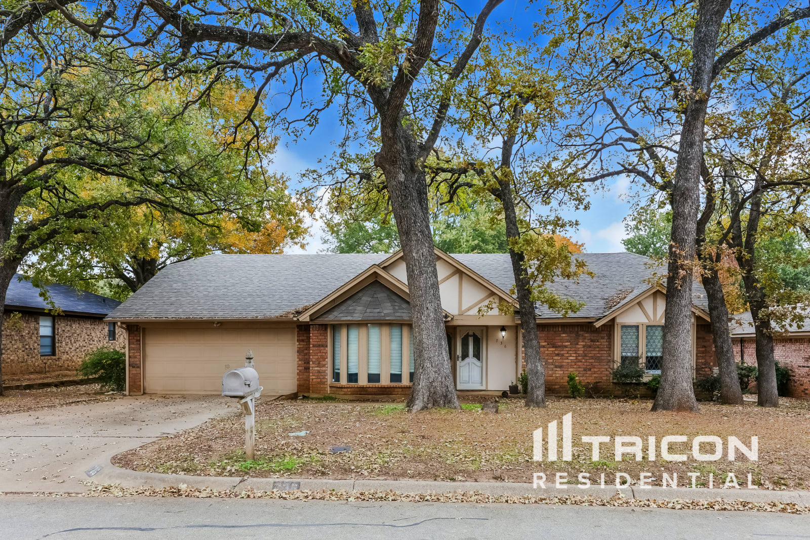 736 Highland Crest Dr Hurst TX