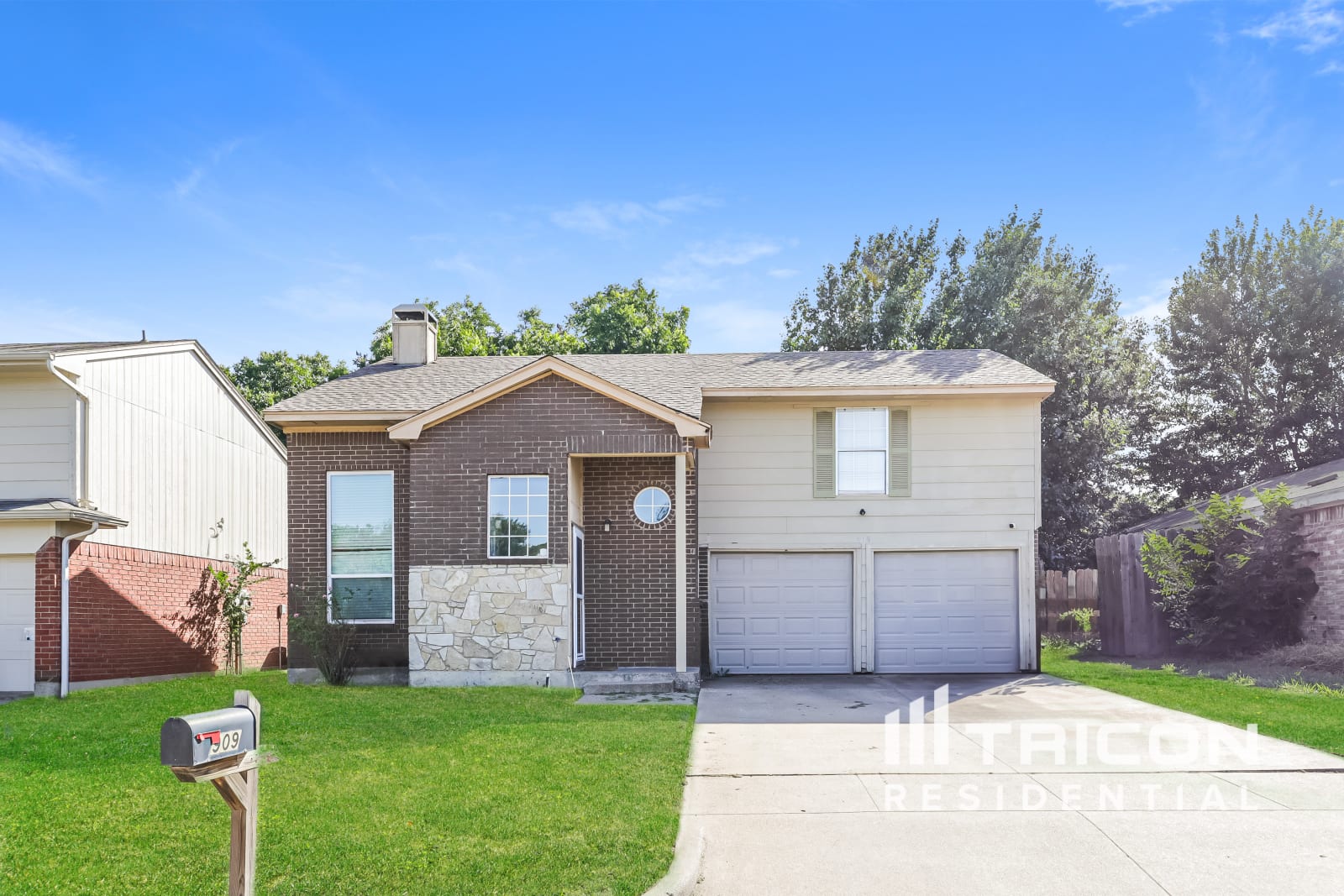 909 Canary Lane Mansfield TX