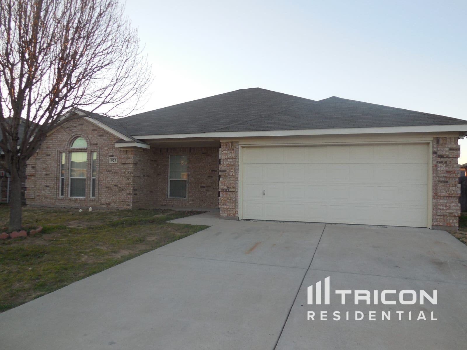 925 Crowder Crowley TX