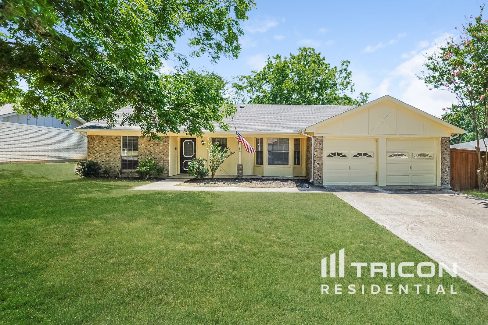 9941 Farmington Drive Benbrook TX