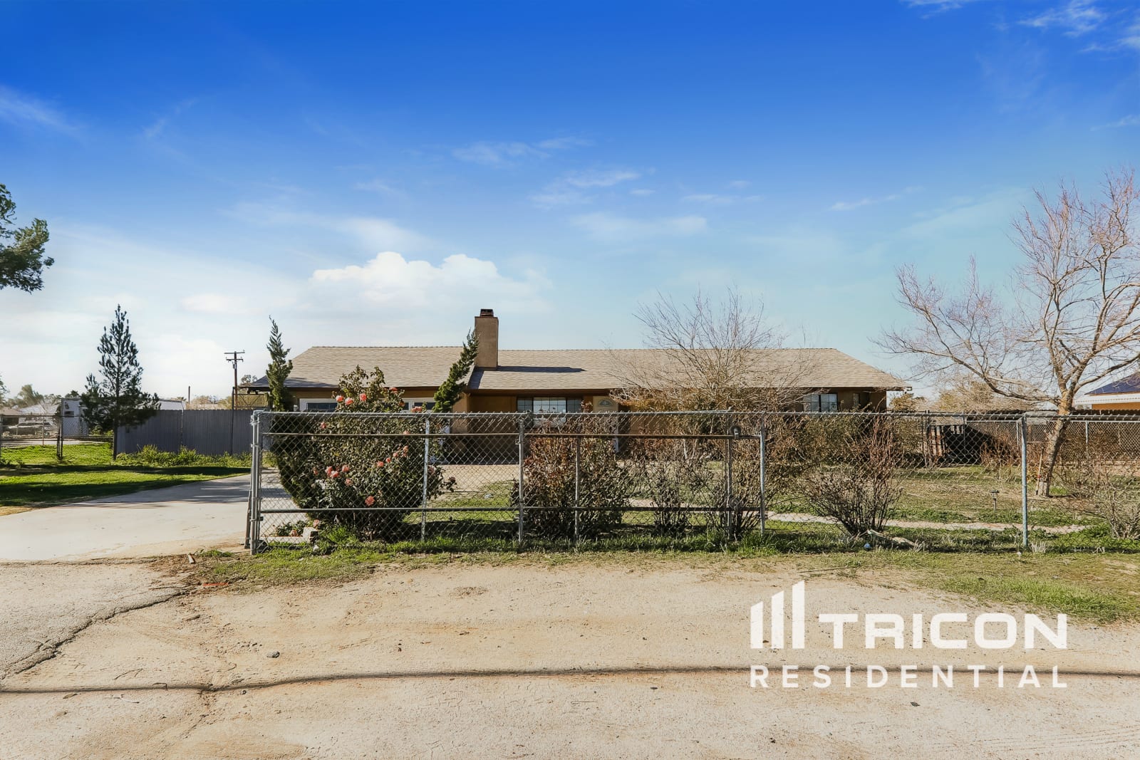 8222 3rd Ave Hesperia CA