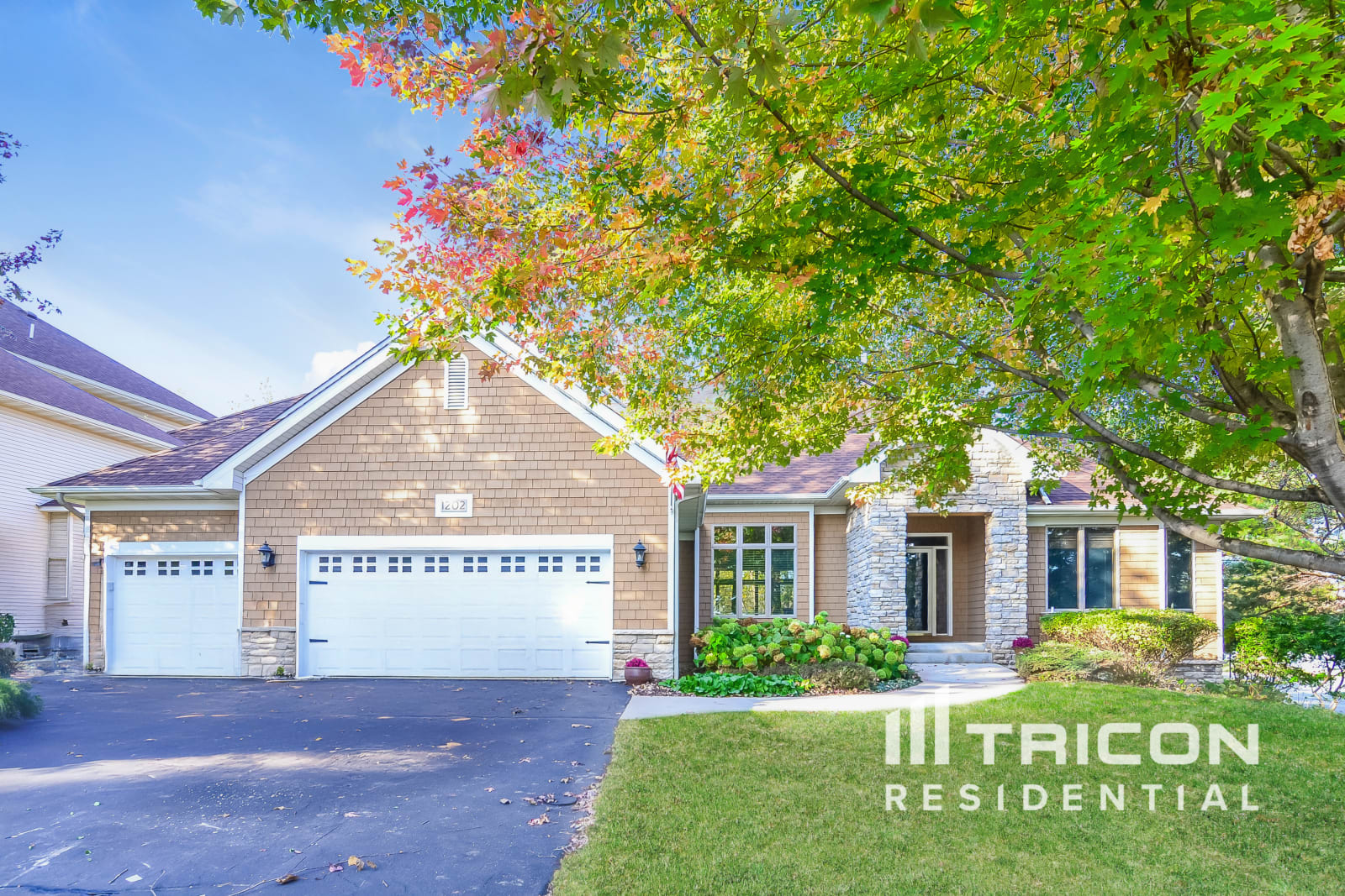 1202 Adrian Dr Chaska MN