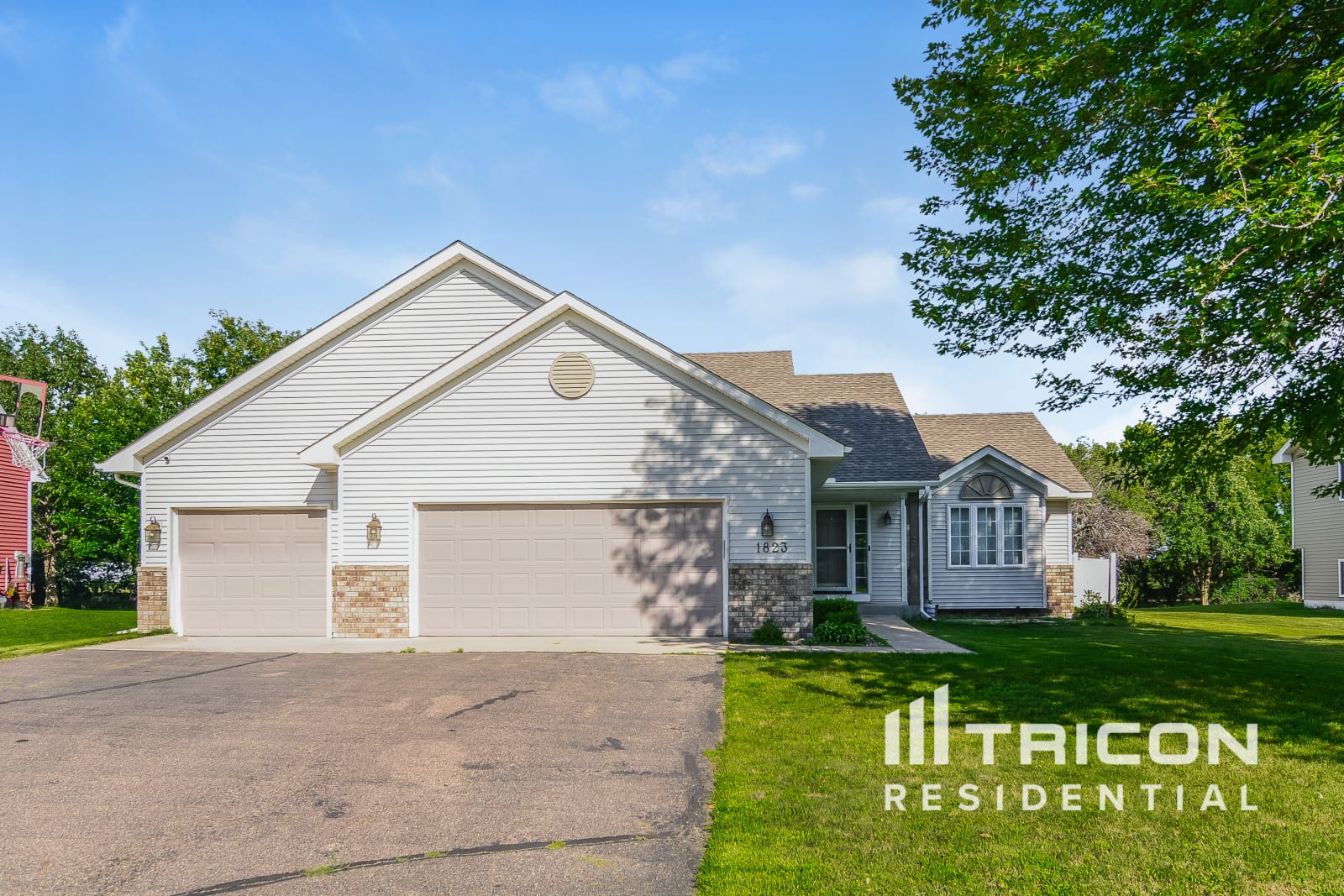 1823 Evergreen Lane Shakopee MN