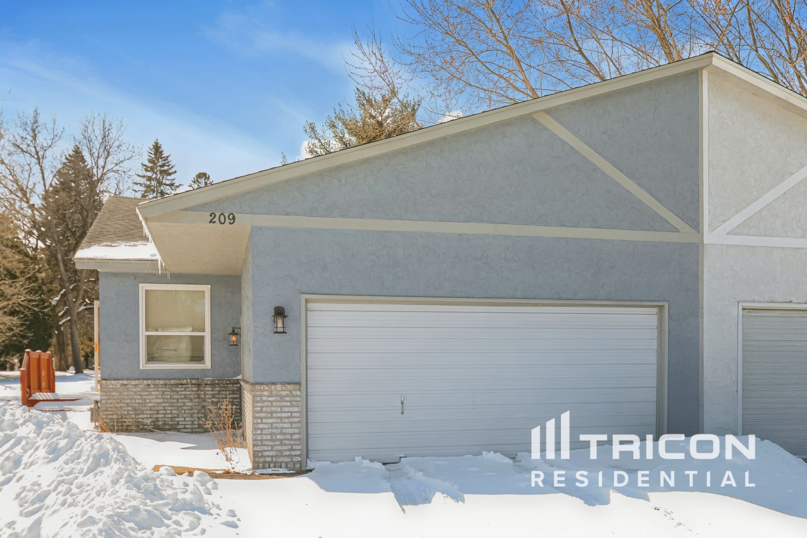 209 1st St NW Elk River MN