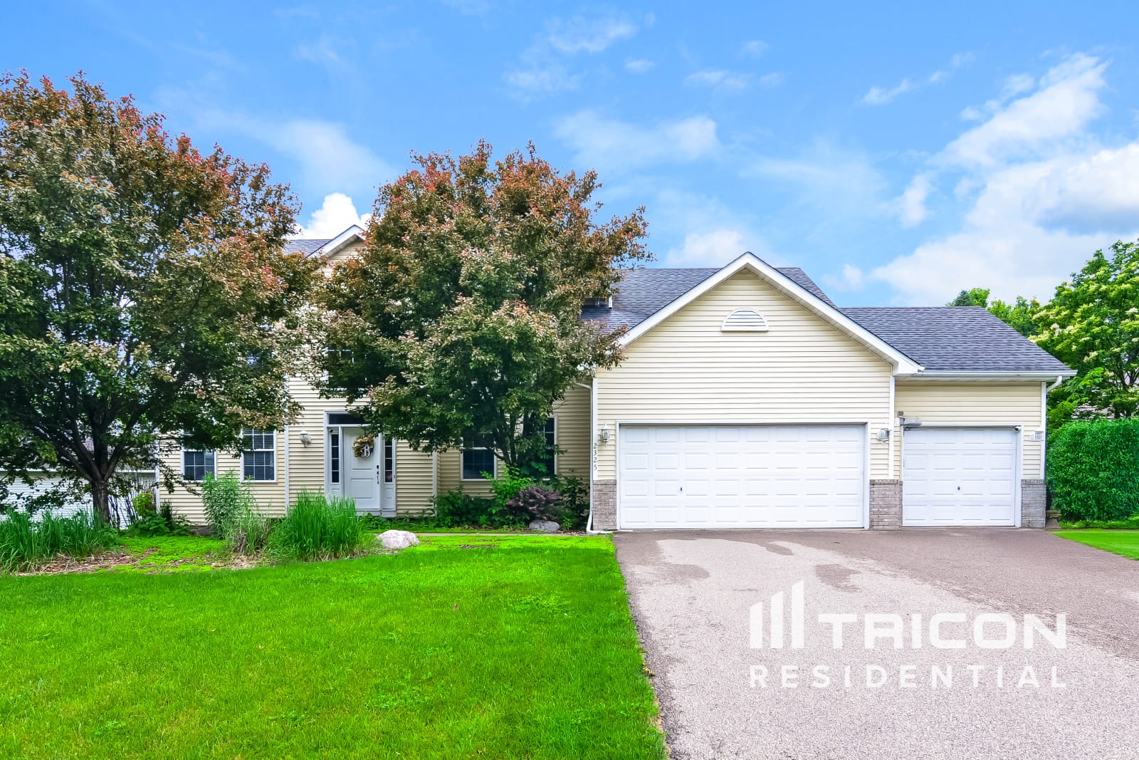 2325 Manuela Drive Chaska MN