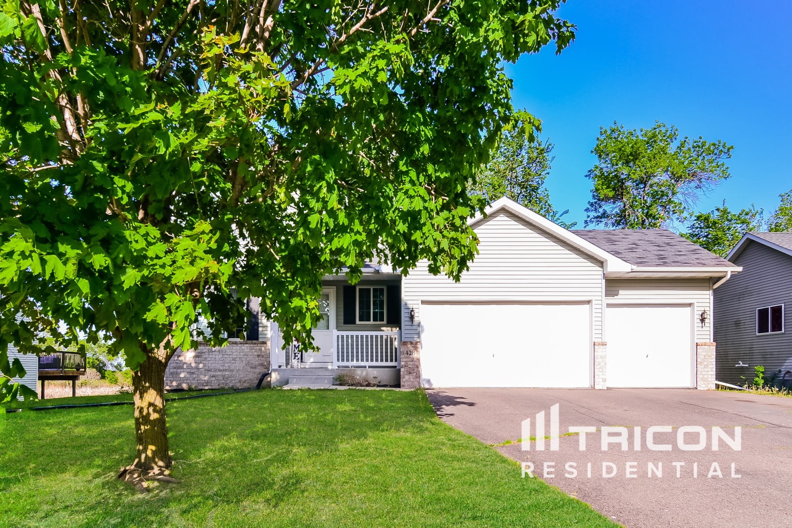 428 Dillon Avenue North Montrose MN