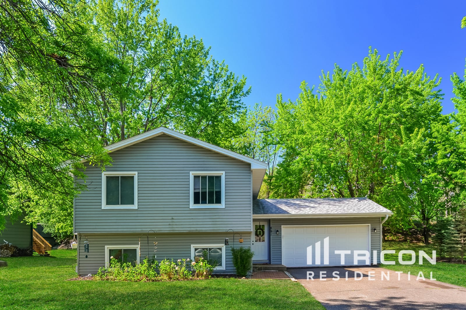 891 Nez Perce Ct Chanhassen MN