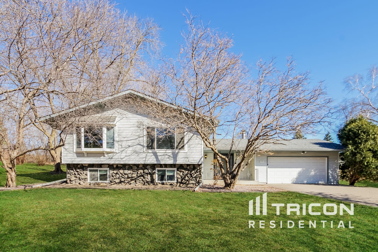 9720 28Th Avenue N Plymouth MN